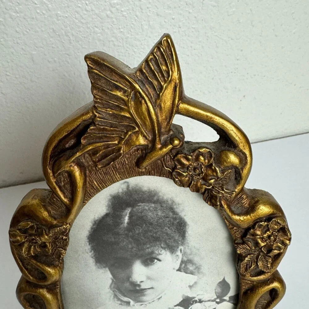 Vintage Picture Frame  Oval Photo